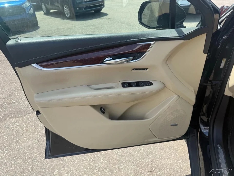 2017 Cadillac XT5 - Image 16 of 21
