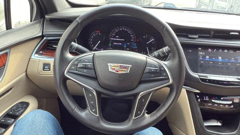 2017 Cadillac XT5 - Image 10 of 12