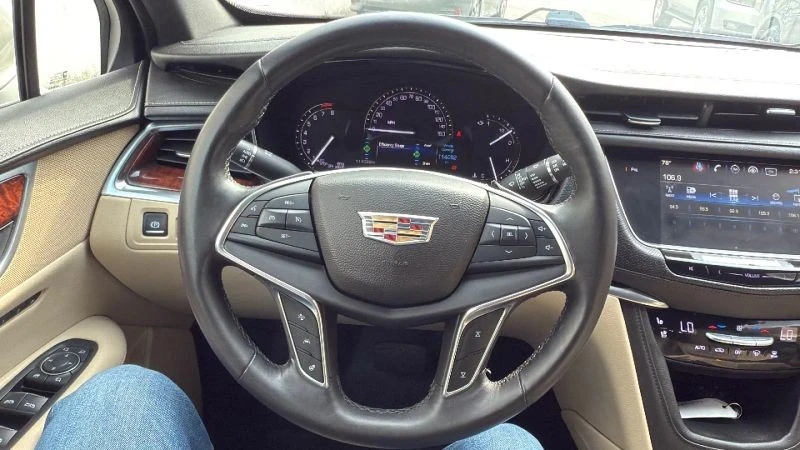 2017 Cadillac XT5 - Image 10 of 12