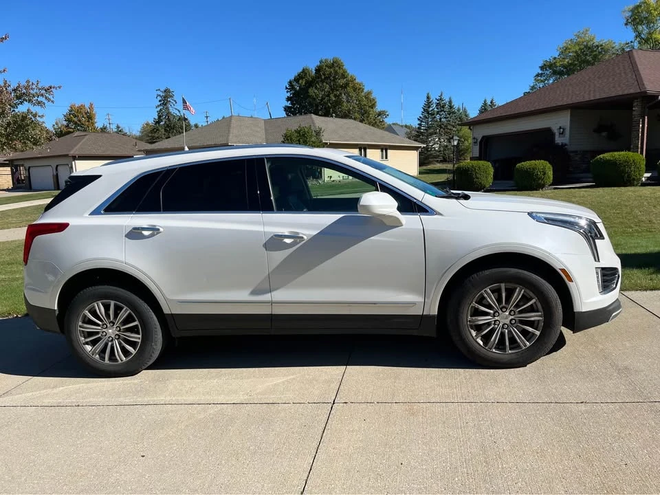 2017 Cadillac XT5 - Image 5 of 10