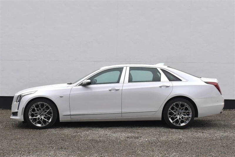 2017 Cadillac CT6 - Image 7 of 18