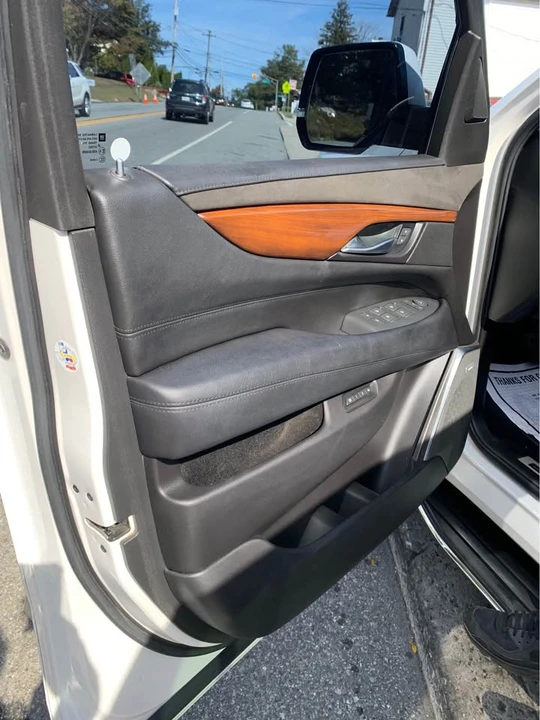 2017 Cadillac Escalade 4th Gen - Image 3 of 4