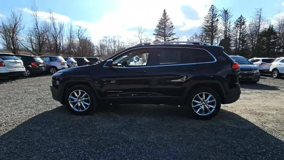 2017 Cadillac Escalade 4th Gen - Image 2 of 5