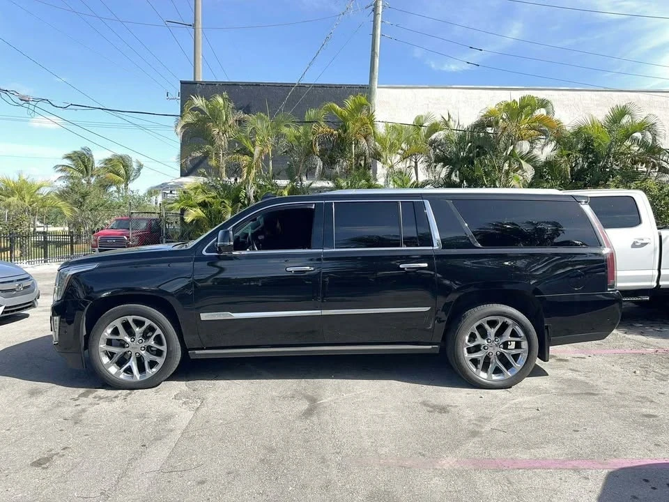 2017 Cadillac Escalade 4th Gen - Image 4 of 5