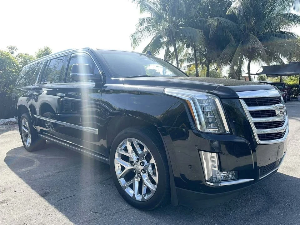 2017 Cadillac Escalade 4th Gen - Image 2 of 5