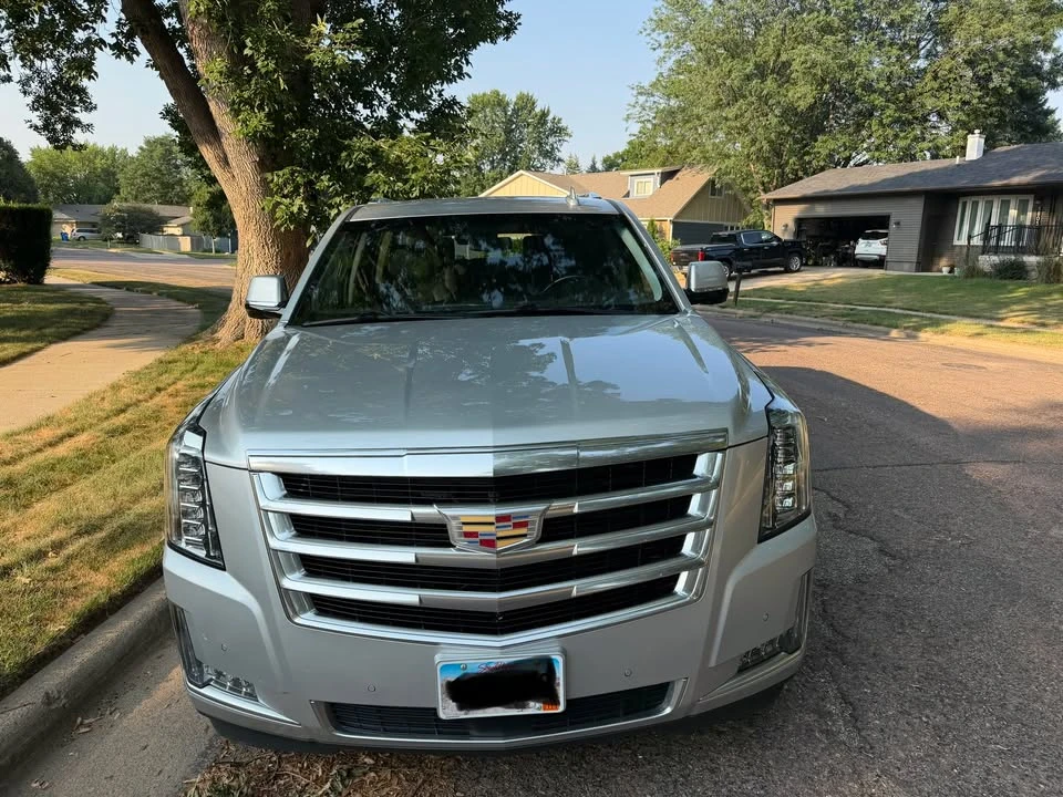 2017 Cadillac Escalade 4th Gen - Image 2 of 8