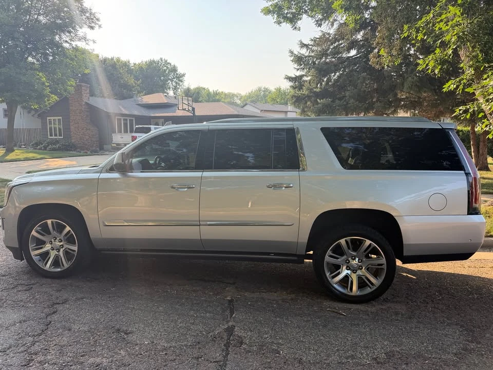 2017 Cadillac Escalade 4th Gen - Image 3 of 8