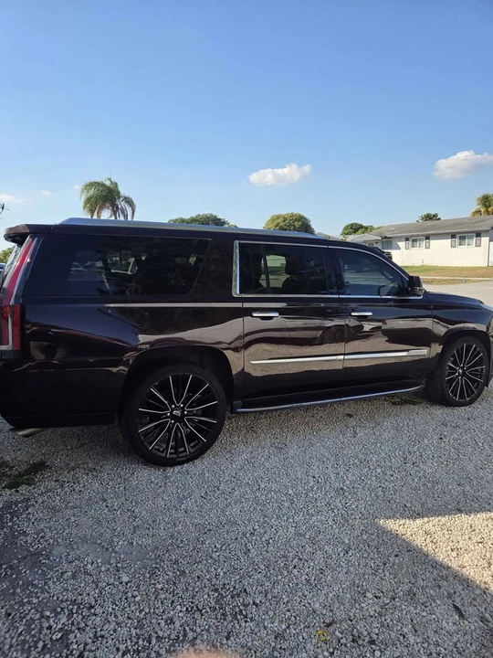 2017 Cadillac Escalade 4th Gen - Image 2 of 9
