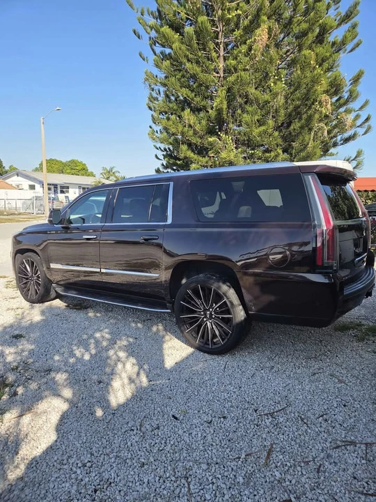 2017 Cadillac Escalade 4th Gen - Image 4 of 9