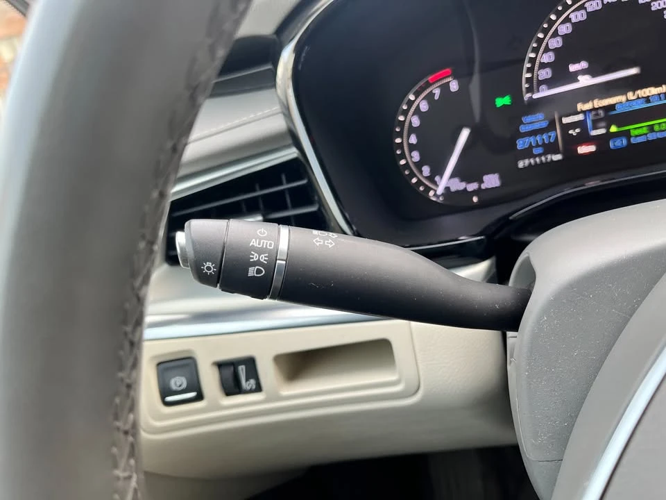 2017 Cadillac XT5 - Image 7 of 18