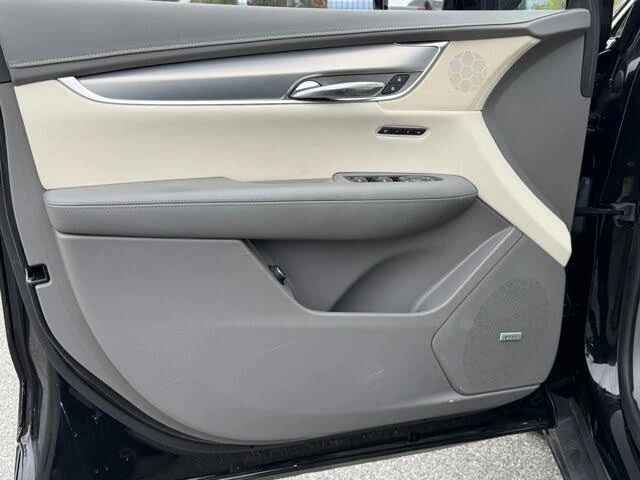 2017 Cadillac XT5 - Image 16 of 19