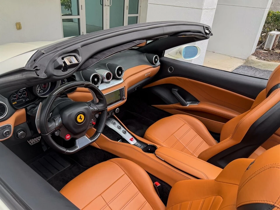 2017 Ferrari California T - Image 2 of 4
