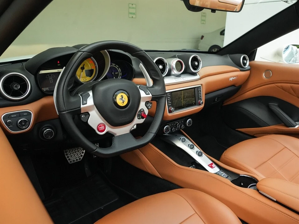 2017 Ferrari California T - Image 2 of 4