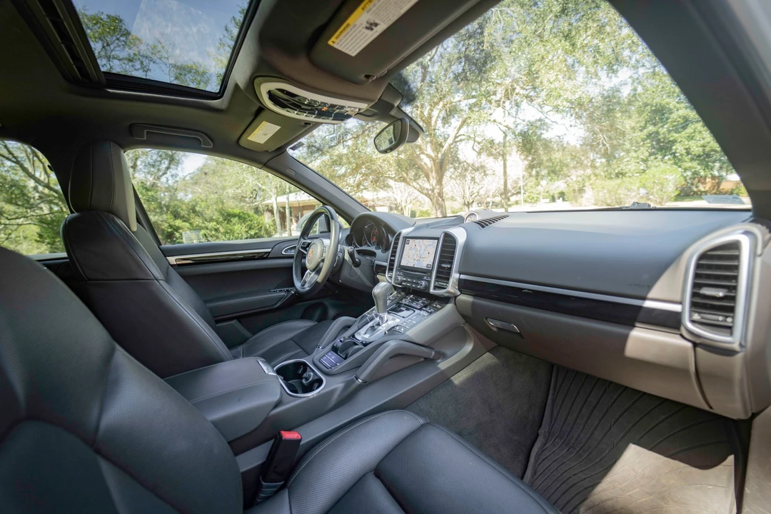 2017 Porsche 958 Cayenne - Image 9 of 12