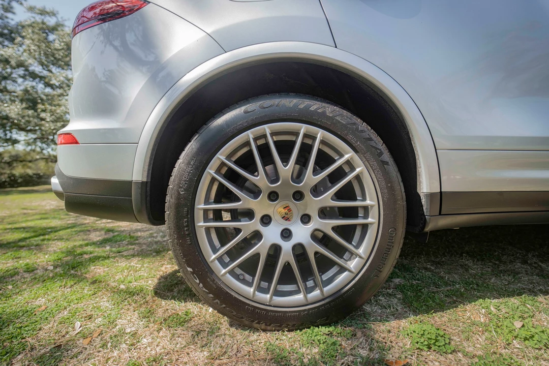 2017 Porsche 958 Cayenne - Image 10 of 12