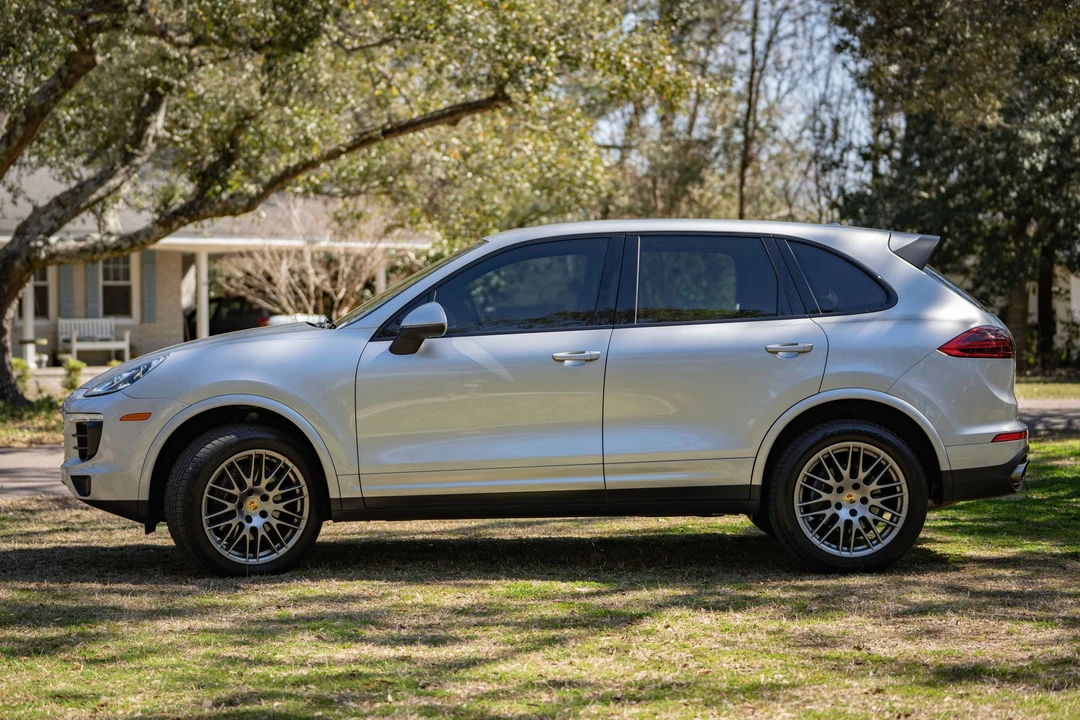 2017 Porsche 958 Cayenne - Image 2 of 12