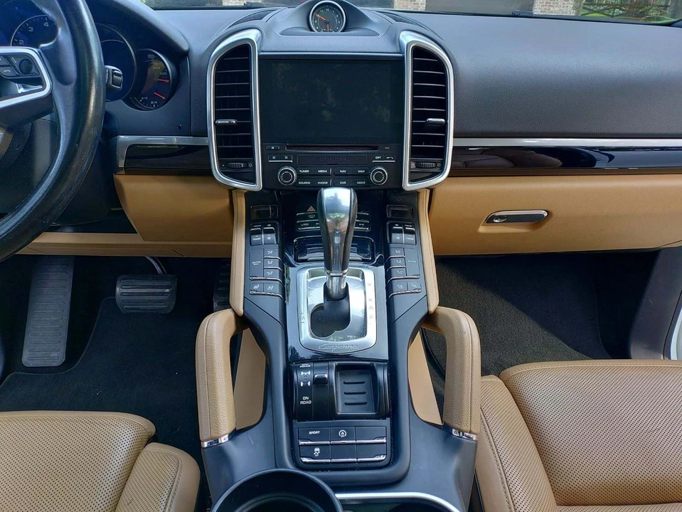 2017 Porsche 958 Cayenne - Image 18 of 31