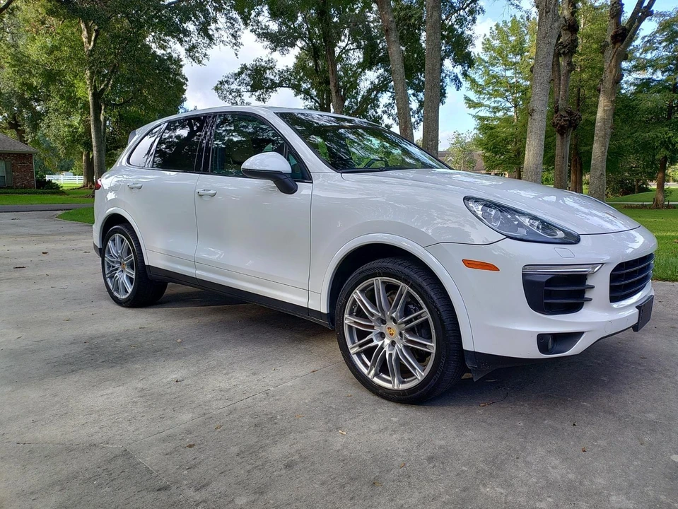 2017 Porsche 958 Cayenne - Image 2 of 31