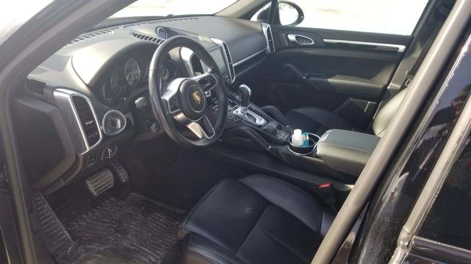 2017 Porsche 958 Cayenne - Image 3 of 9