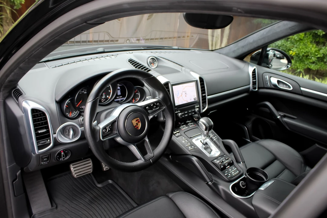 2017 Porsche 958 Cayenne Turbo - Image 9 of 17