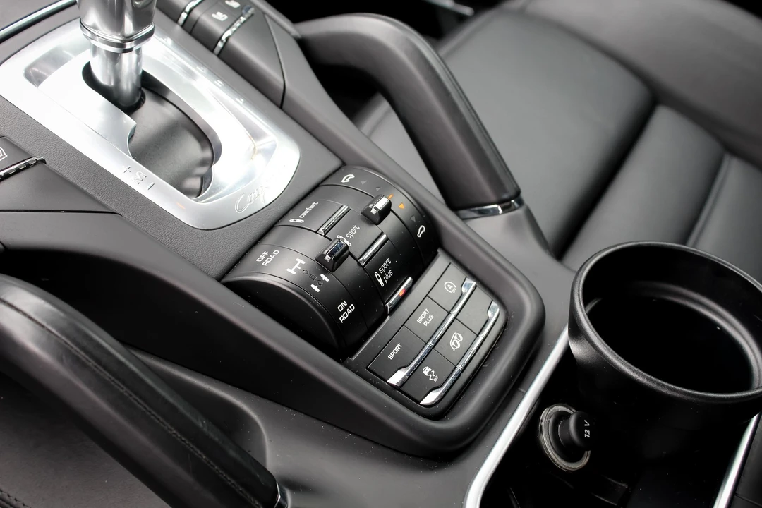 2017 Porsche 958 Cayenne Turbo - Image 10 of 17