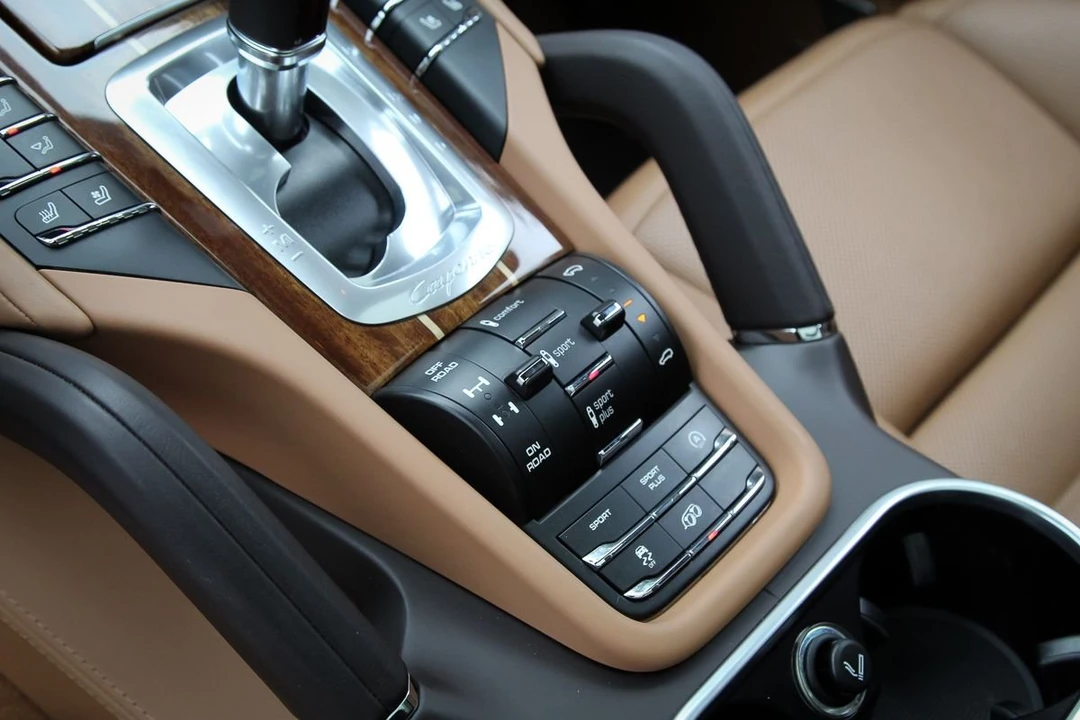2017 Porsche 958 Cayenne Turbo S - Image 16 of 28