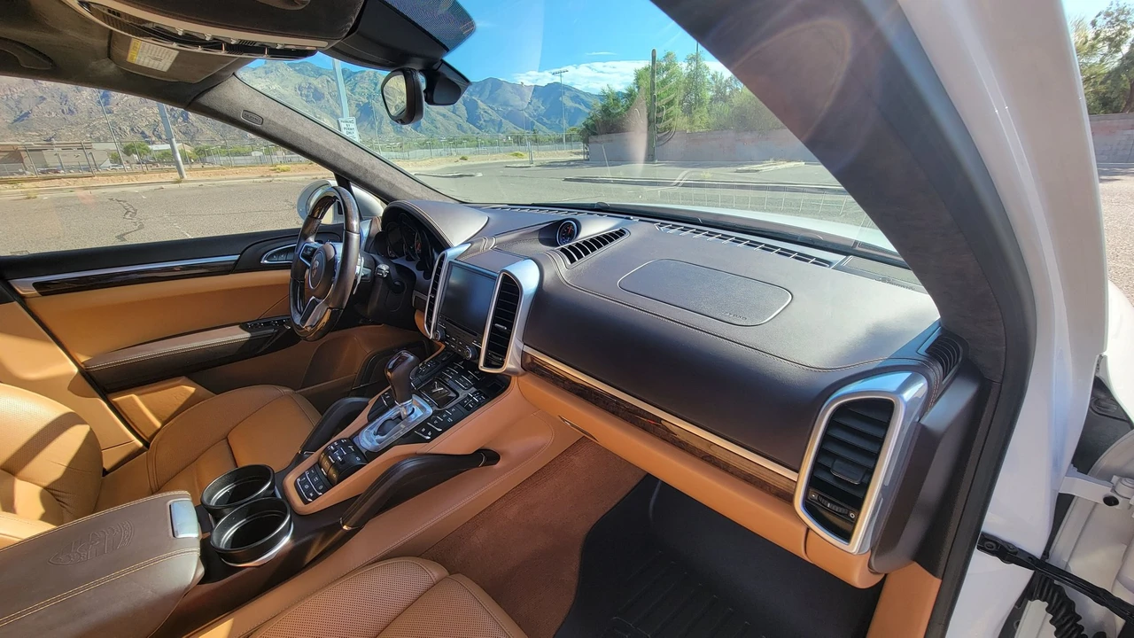 2017 Porsche 958 Cayenne Turbo S - Image 5 of 5