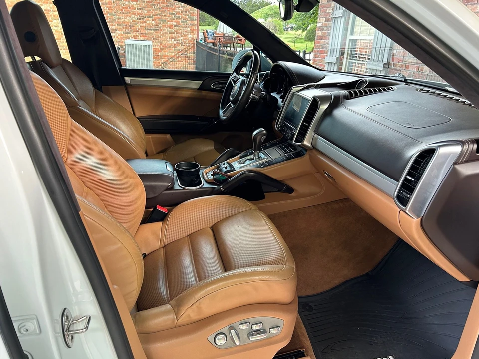 2017 Porsche 958 Cayenne Turbo - Image 8 of 22