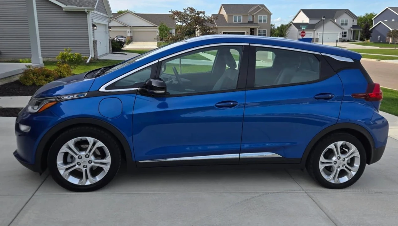 2017 Chevrolet - Image 2 of 2