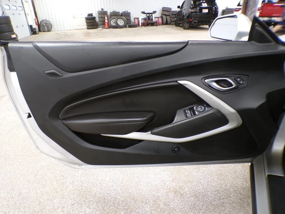 2017 Chevrolet Camaro - Image 10 of 17