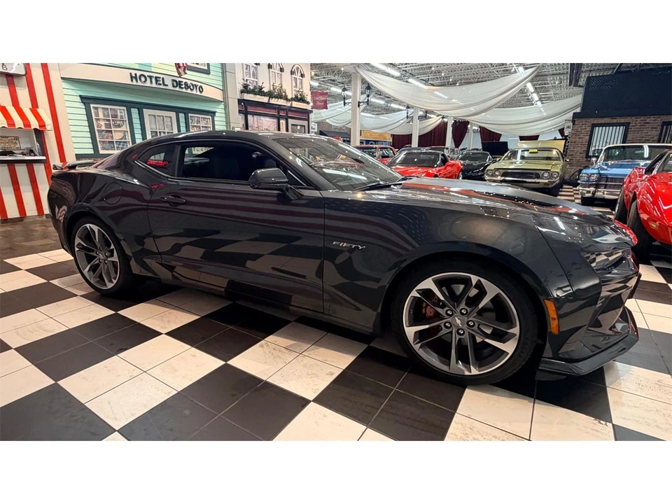 2017 Chevrolet Camaro 6th Gen - Image 6 of 31