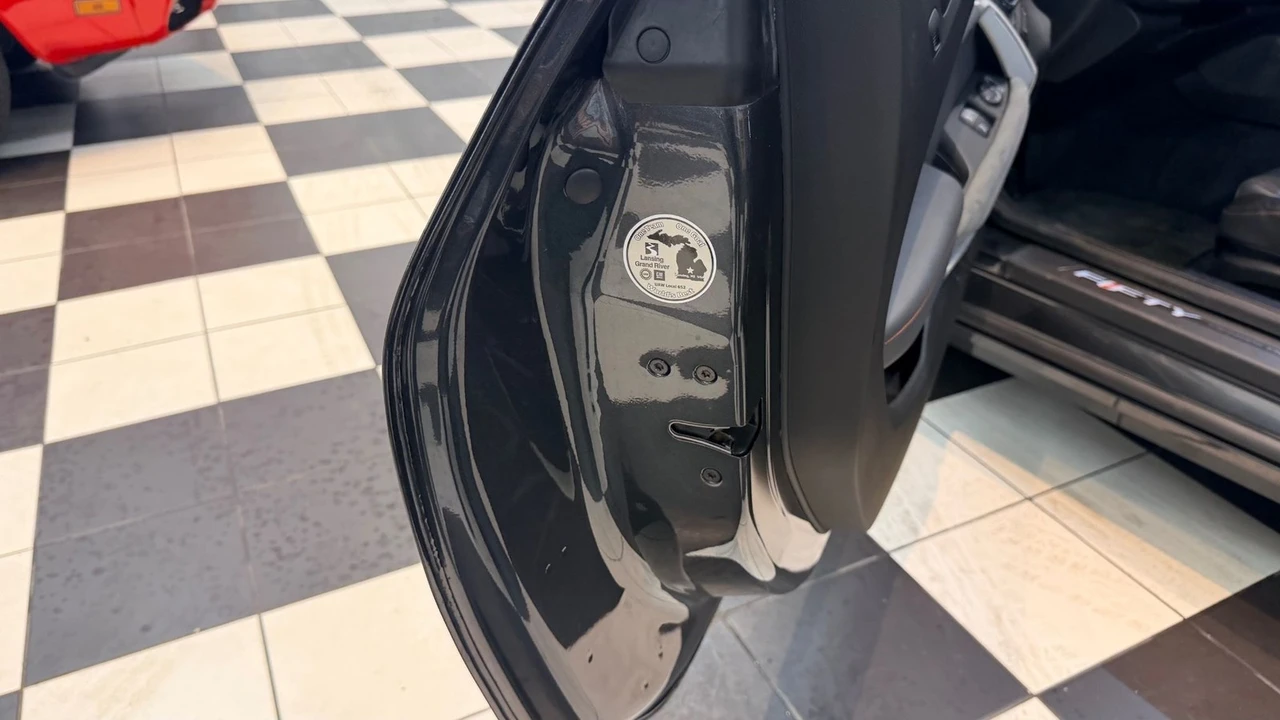 2017 Chevrolet Camaro 6th Gen - Image 28 of 31