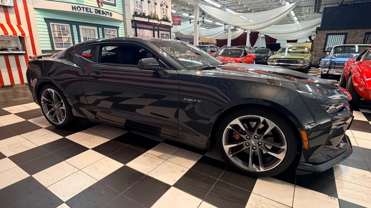 2017 Chevrolet Camaro 6th Gen - Image 6 of 31
