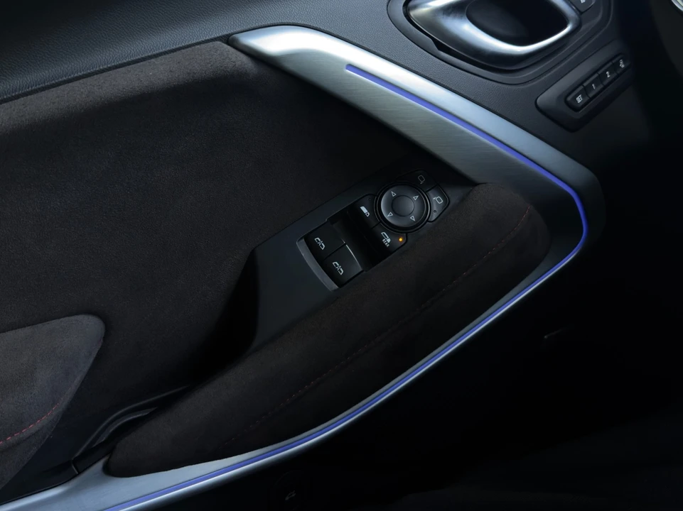 2017 Chevrolet Camaro ZL1 6th Gen - Image 28 of 31