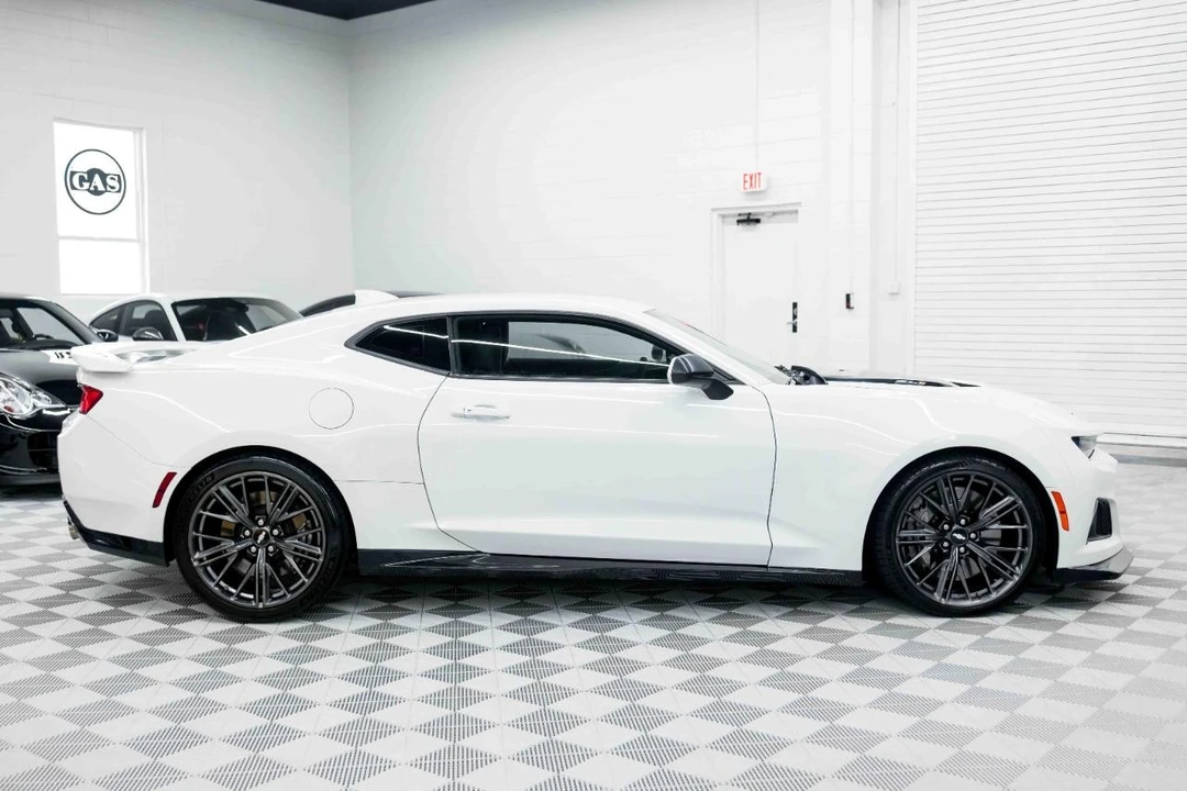 2017 Chevrolet Camaro ZL1 6th Gen - Image 7 of 31