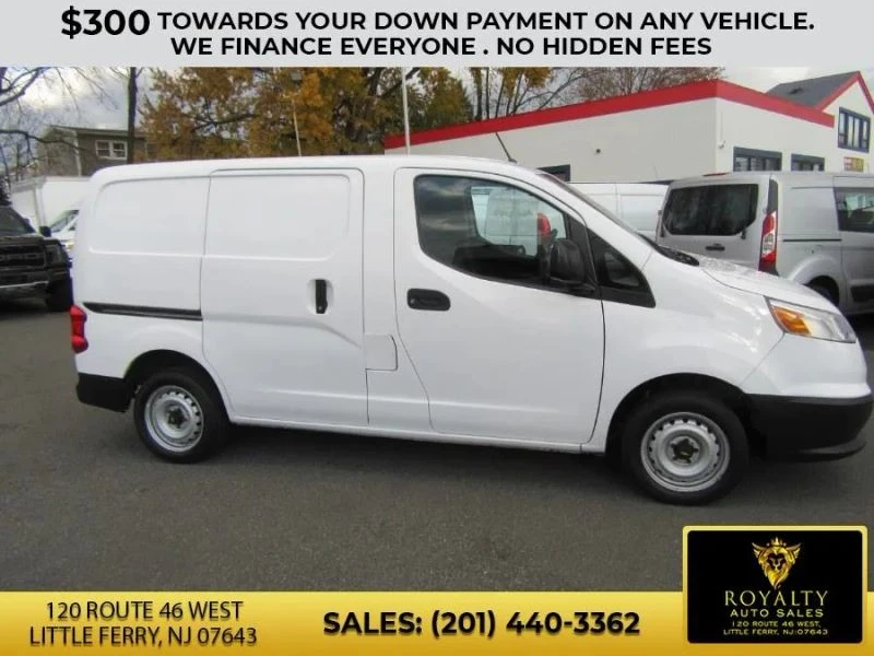 2017 Chevrolet Express - Image 10 of 12