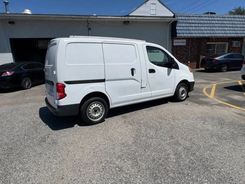 2017 Chevrolet Express - Image 10 of 12
