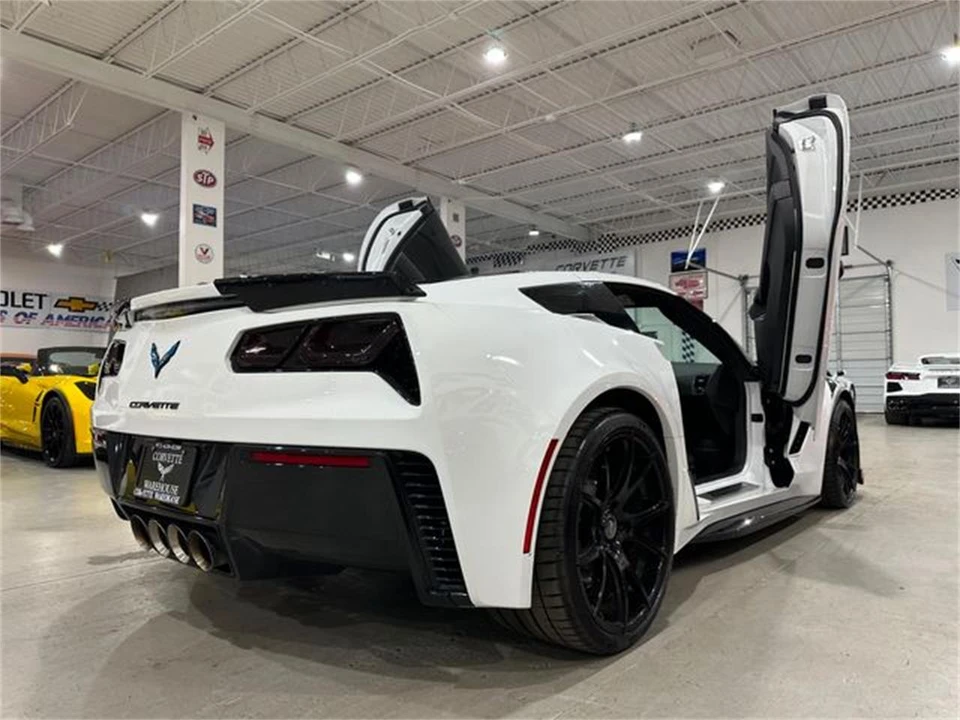 2017 Chevrolet Corvette C7 - Image 2 of 30