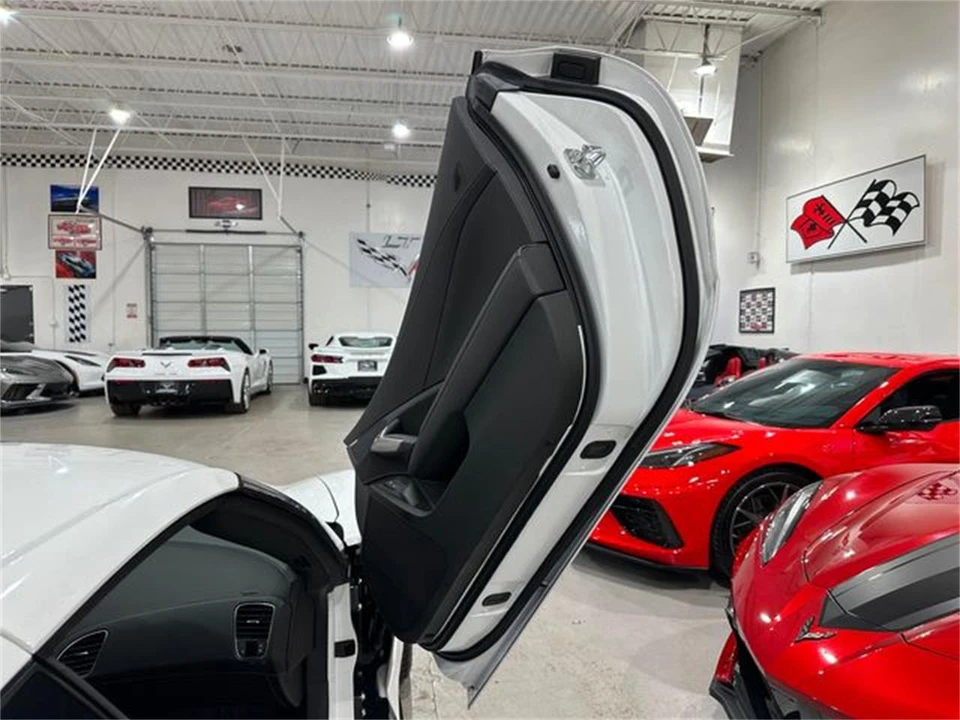 2017 Chevrolet Corvette C7 - Image 15 of 30