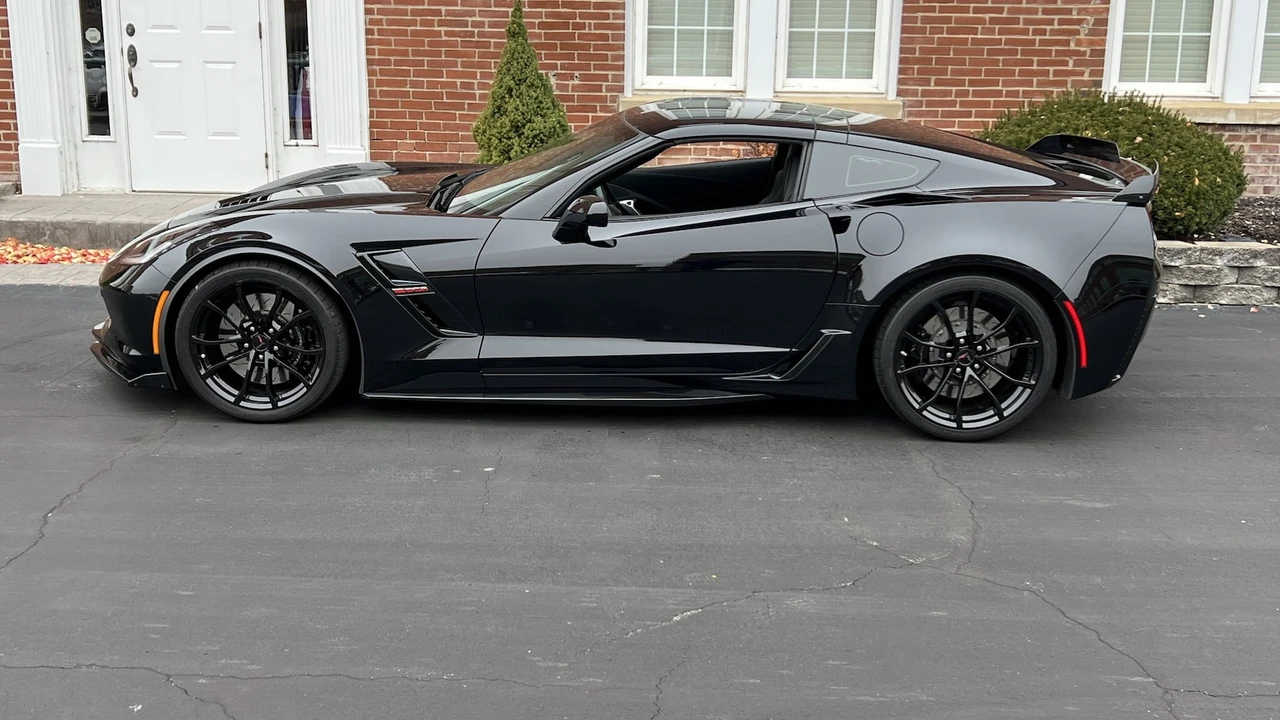 2017 Chevrolet Corvette C7 - Image 2 of 9