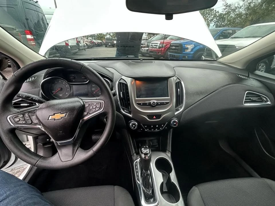 2017 Chevrolet Cruze - Image 11 of 15