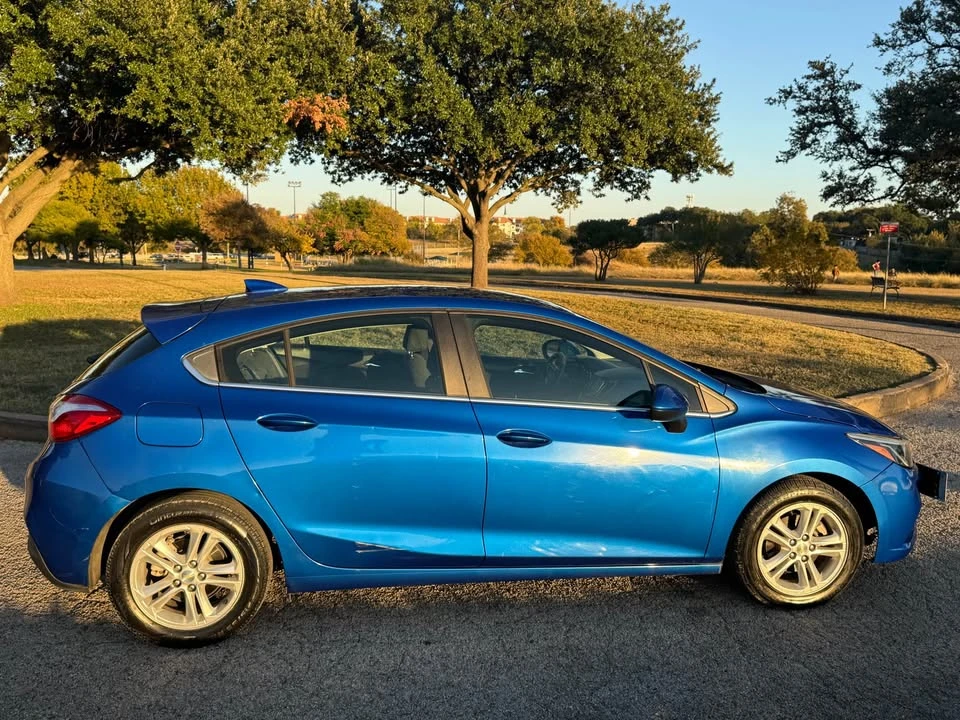 2017 Chevrolet Cruze - Image 2 of 12