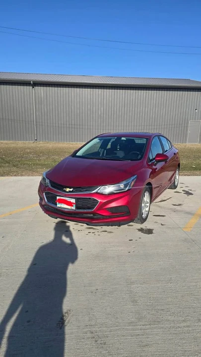 2017 Chevrolet Cruze - Image 2 of 10