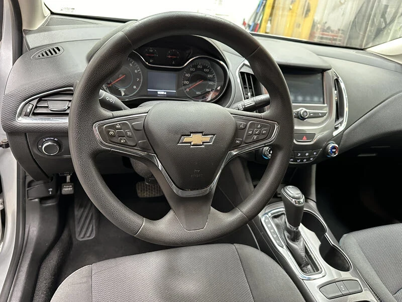 2017 Chevrolet Cruze - Image 8 of 21