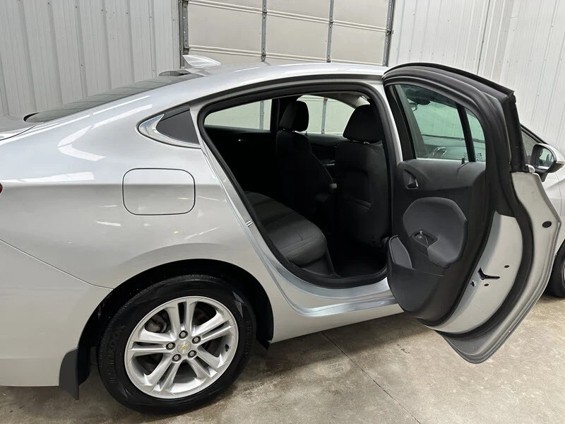 2017 Chevrolet Cruze - Image 17 of 21