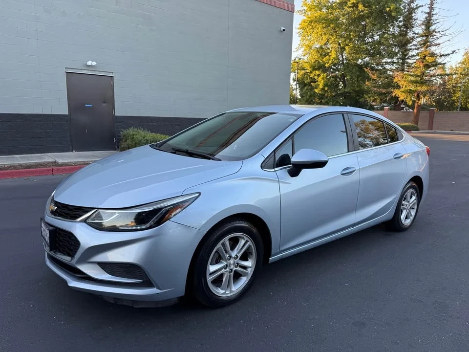 2017 Chevrolet Cruze - Image 2 of 15