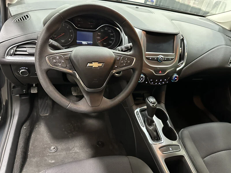 2017 Chevrolet Cruze - Image 8 of 21