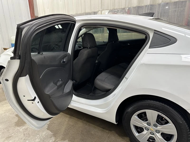 2017 Chevrolet Cruze - Image 11 of 21