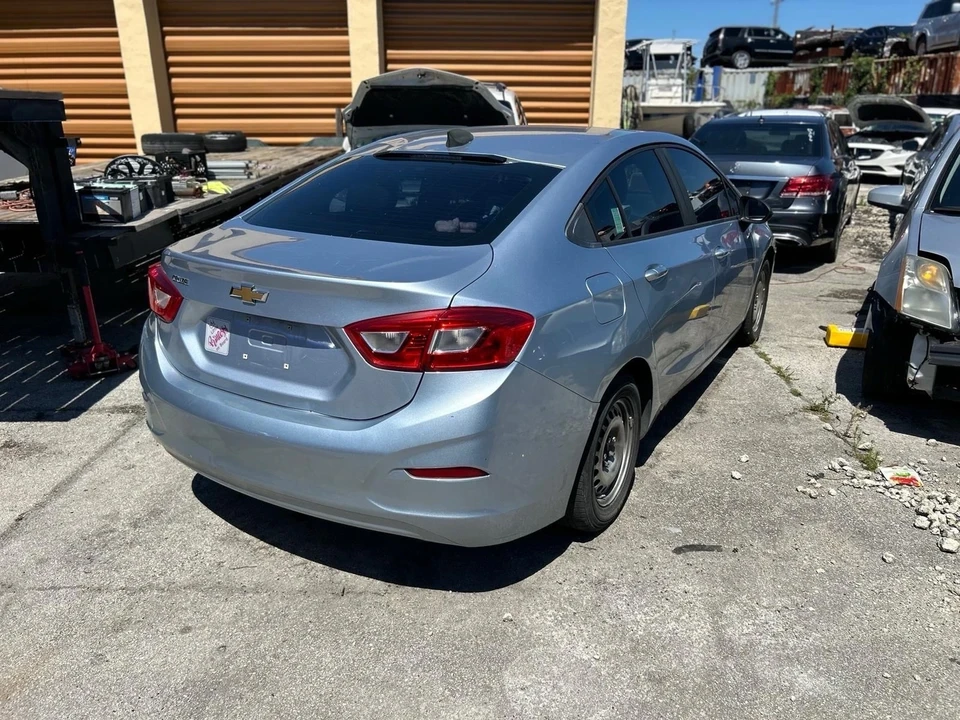 2017 Chevrolet Cruze - Image 4 of 10