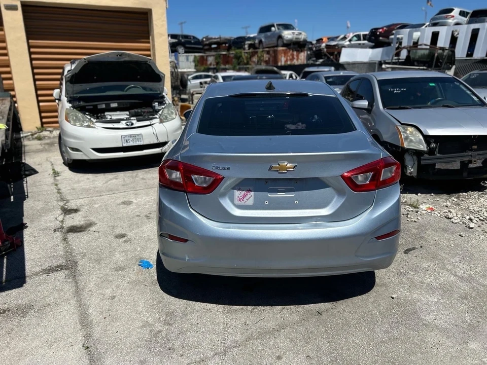 2017 Chevrolet Cruze - Image 5 of 10